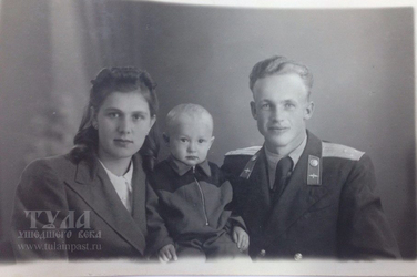 Н.И. Кульпов с женой Людмилой Ивановной и сыном Владимиром. 1950г.